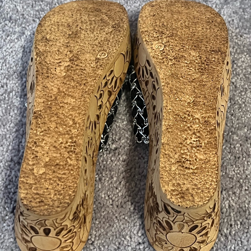Linea Moda Shoes - Picture 2 of 3
